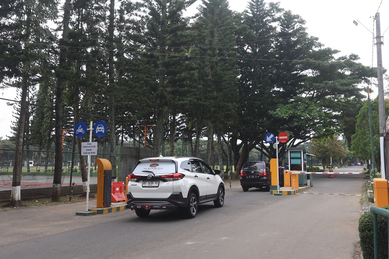 JADI OPSI: Lapangan Rampal disiapkan sebagai salah satu kantong parkir untuk menampung kendaraan jamaah Harlah NU.