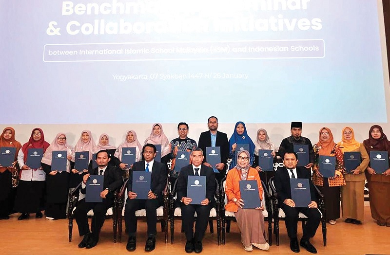 LANGKAH STRATEGIS: Forum Komunikasi dan Silaturahmi Kepala Sekolah dan Madrasah Muhammadiyah se-Malang Raya menandatangani MoU dengan International Islamic School Malaysia, Senin lalu (26/1).