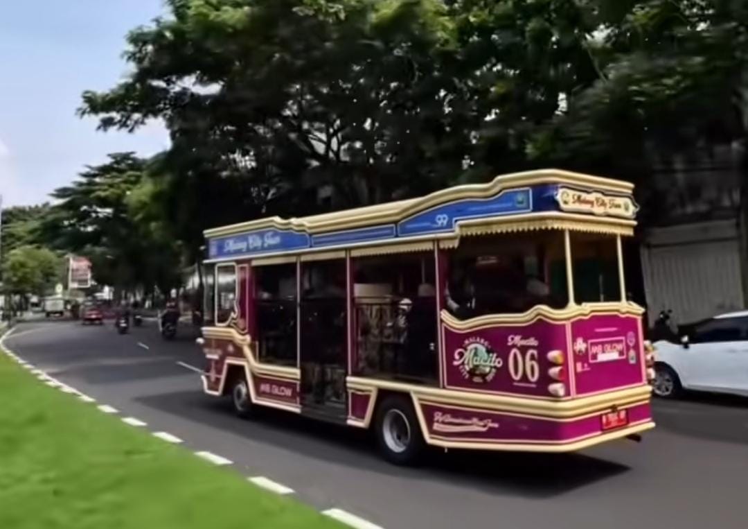 Bus Macito siap antar wisatawan keliling Kota Malang GRATIS. (Tiktok @malangstrudel)