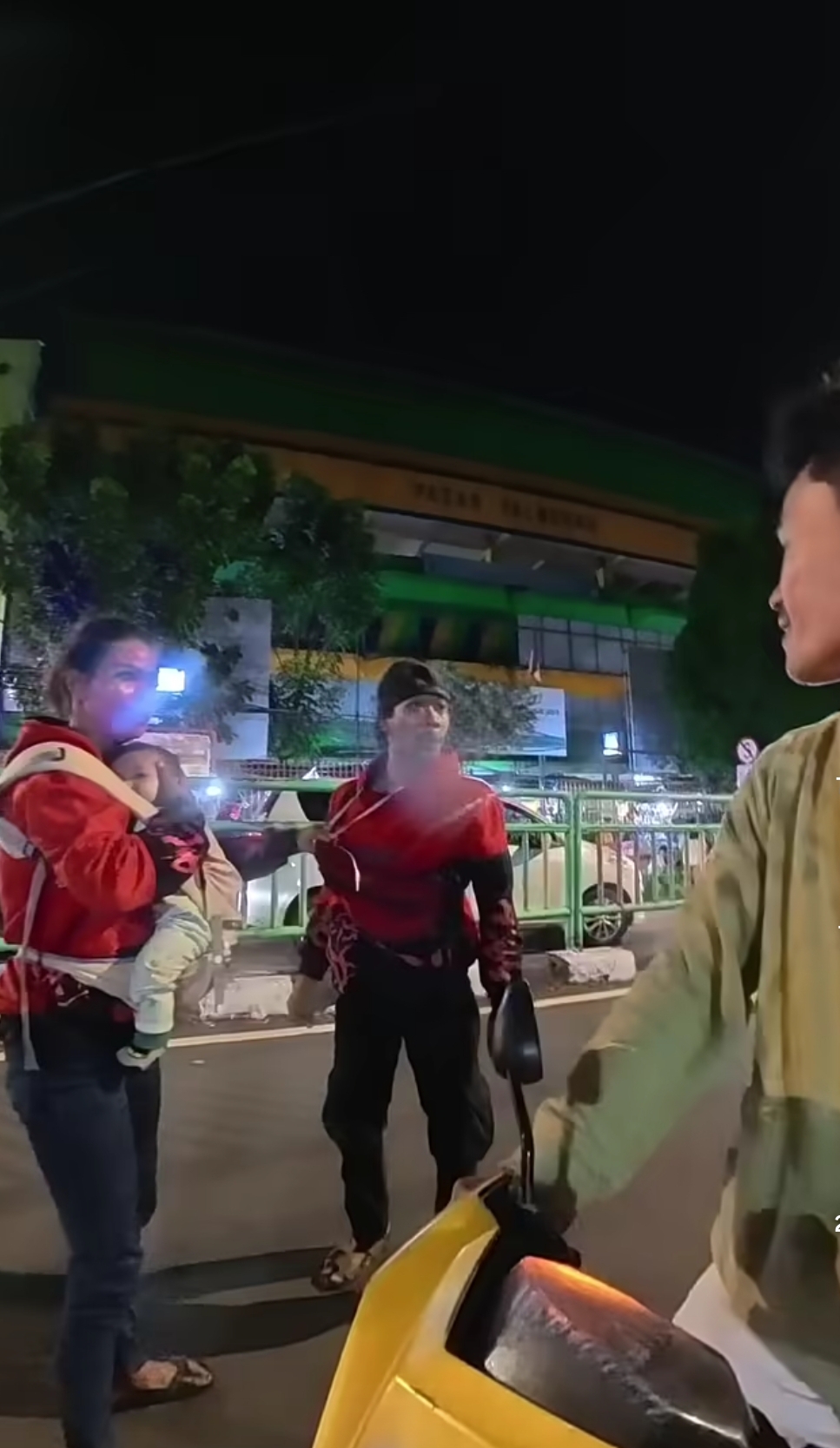 Berusaha menegur demi hak perokok pasif, konten kreator  justru menjadi korban kekerasan. (Instagram @mintadisundut)