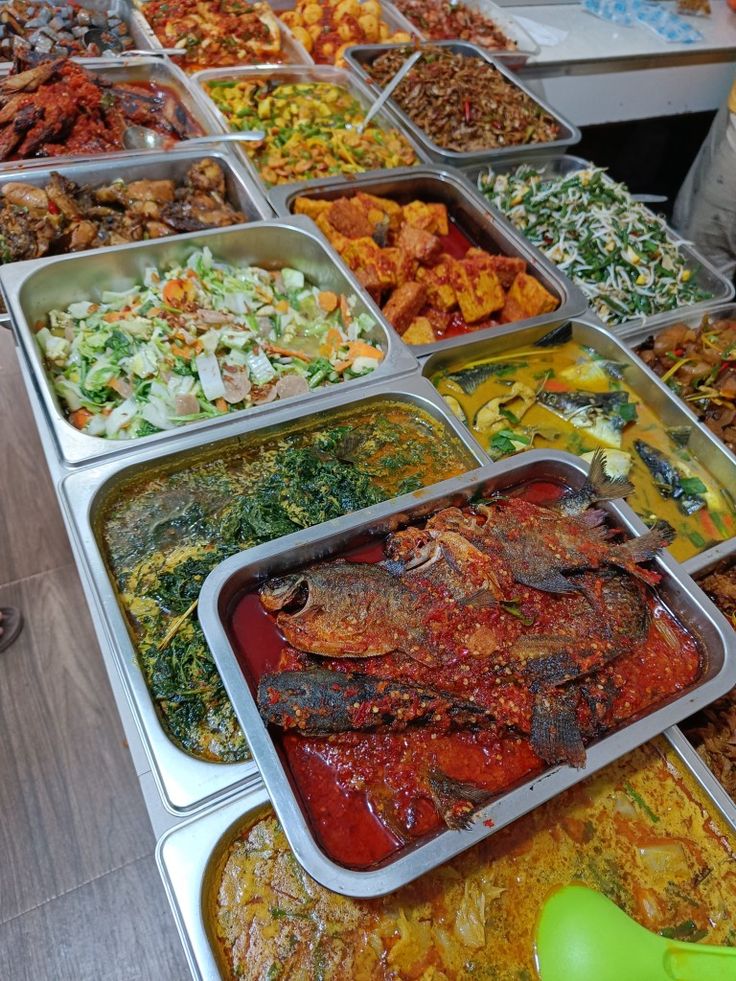 Warung Ma&rsquo;Nia di kawasan Sumbersari, Kota Malang, menjadi salah satu pilihan sahur favorit mahasiswa perantau. (Pinterest @xly_liyan)