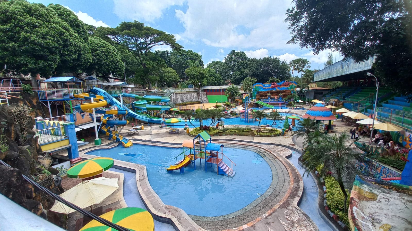 LEGEND: Water Park di Taman Rekreasi Sengkaling sangat digemari oleh wisatawan khususnya anak-anak.