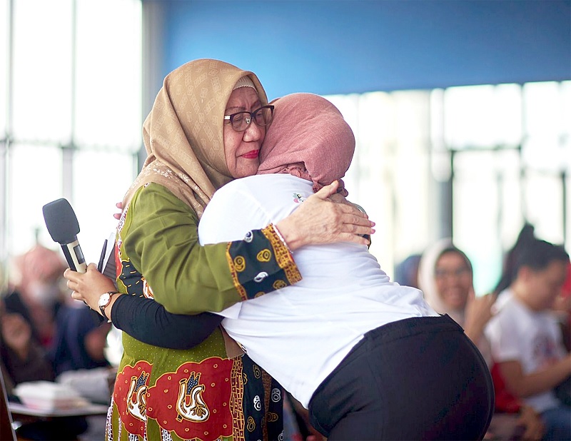 ALING RANGKUL: Anggota Komunitas Pejuang Jantung (KPJ) Malang saling menguatkan selama menjalani masa pengobatan beberapa waktu lalu.