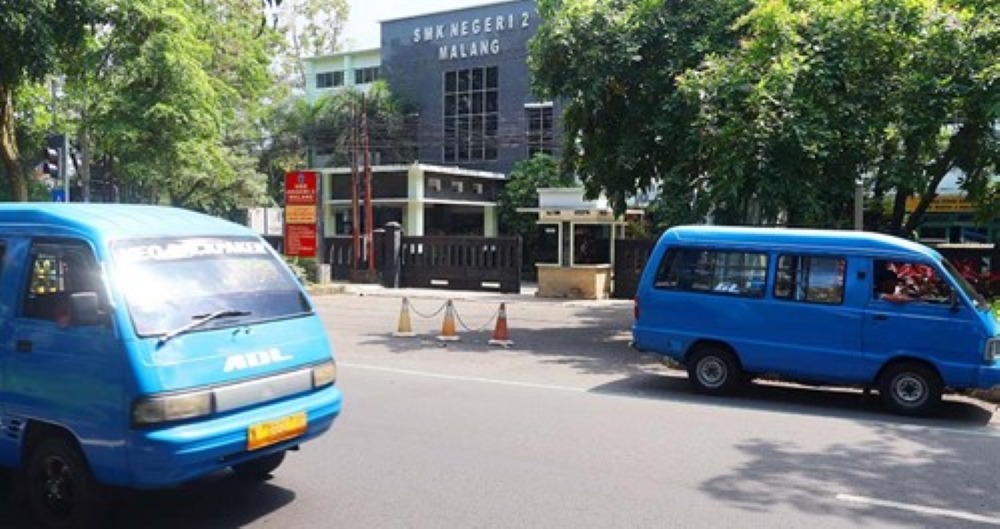 TUNGGU PERWALI: Rencana operasional angkot pelajar gratis masih tertunda untuk sementara waktu. (RADAR MALANG)