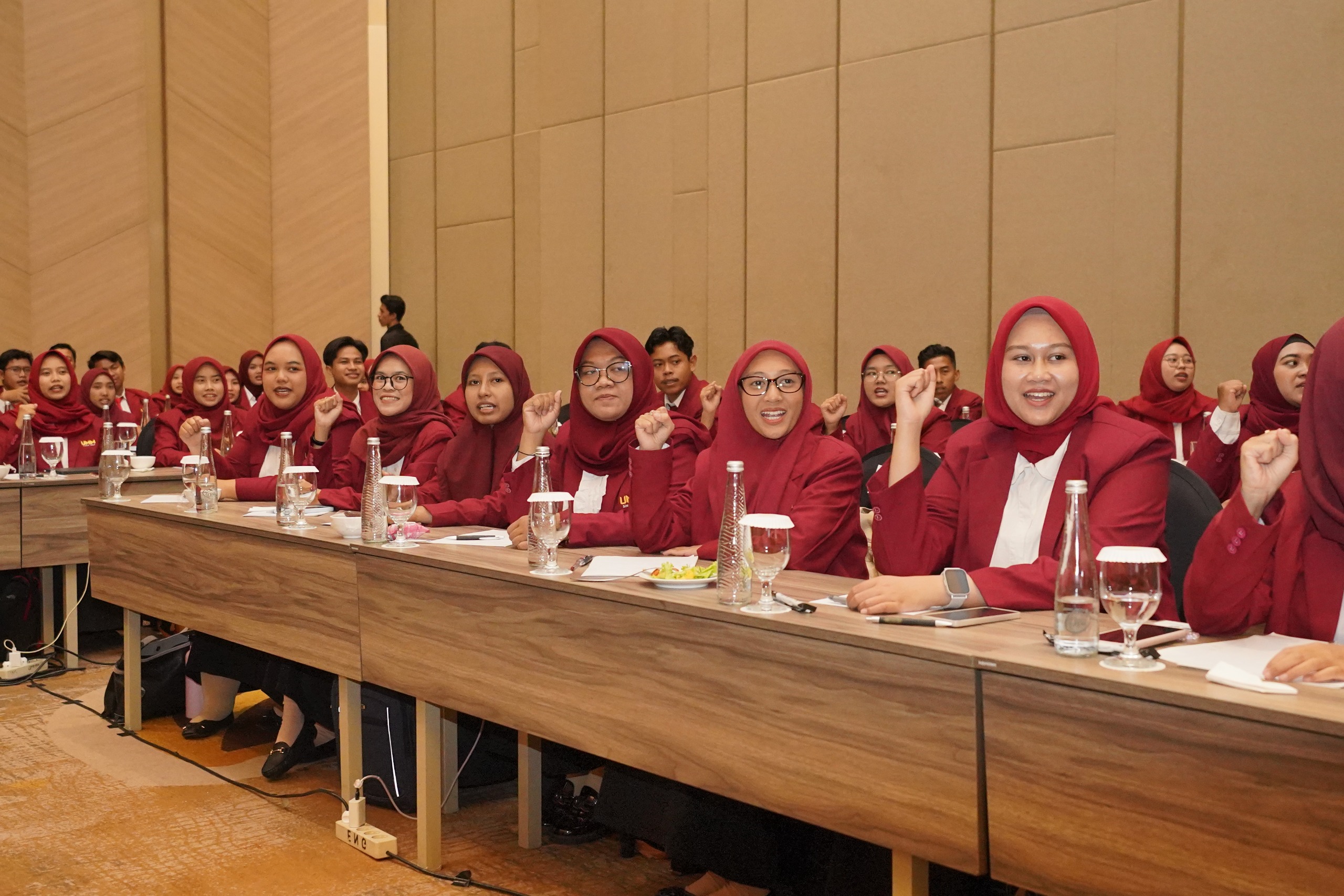 GURU PROFESIONAL: Para peserta Prajabatan PPG UMM antusias mengikuti beragam orientasi yang tersedia.