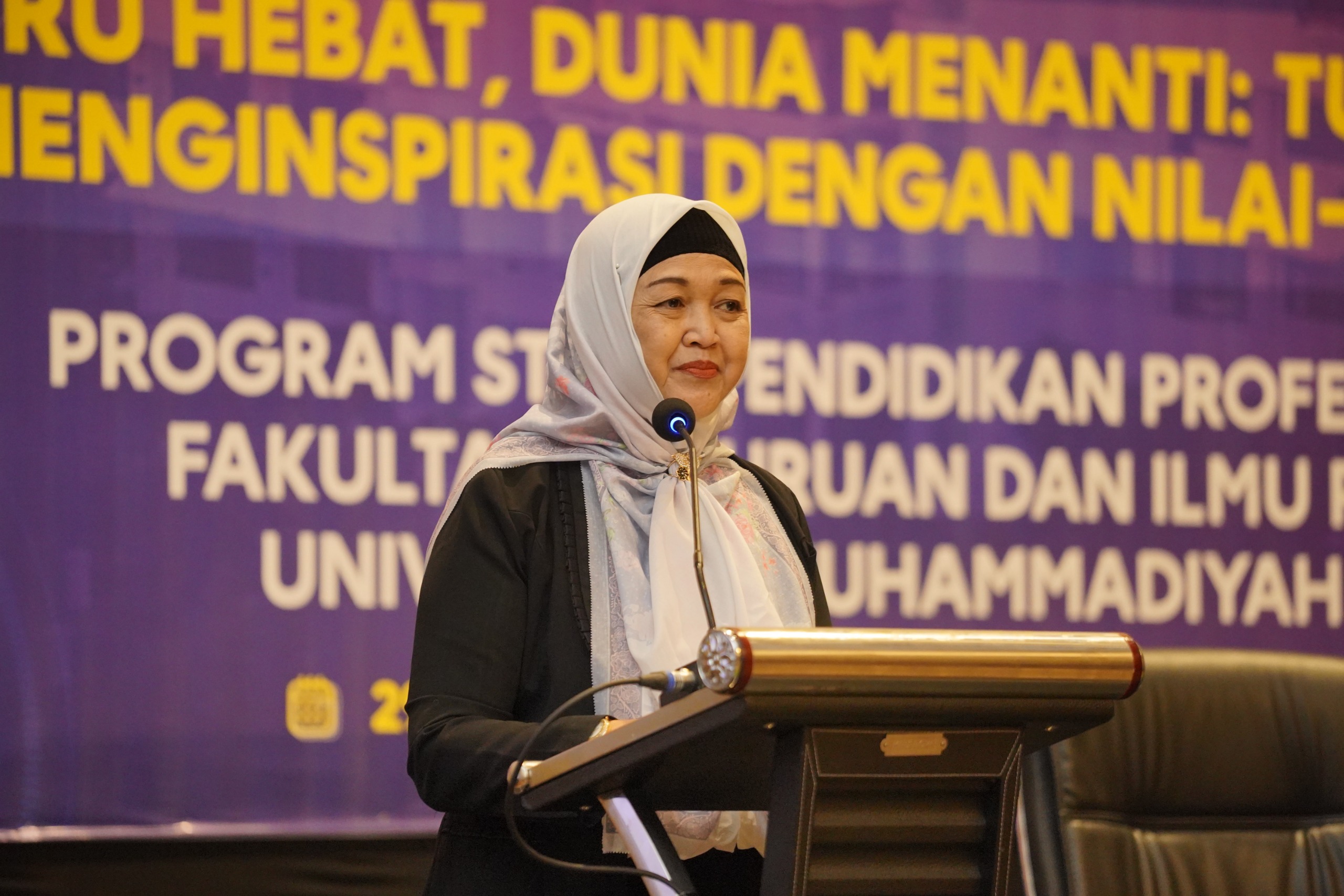KONTRIBUSI: Ketua Program Studi PPG UMM Prof. Dr. Trisakti Handayani, M.M. menjelaskan bahwa tema adalah refleksi atas tantangan nyata dunia pendidikan.