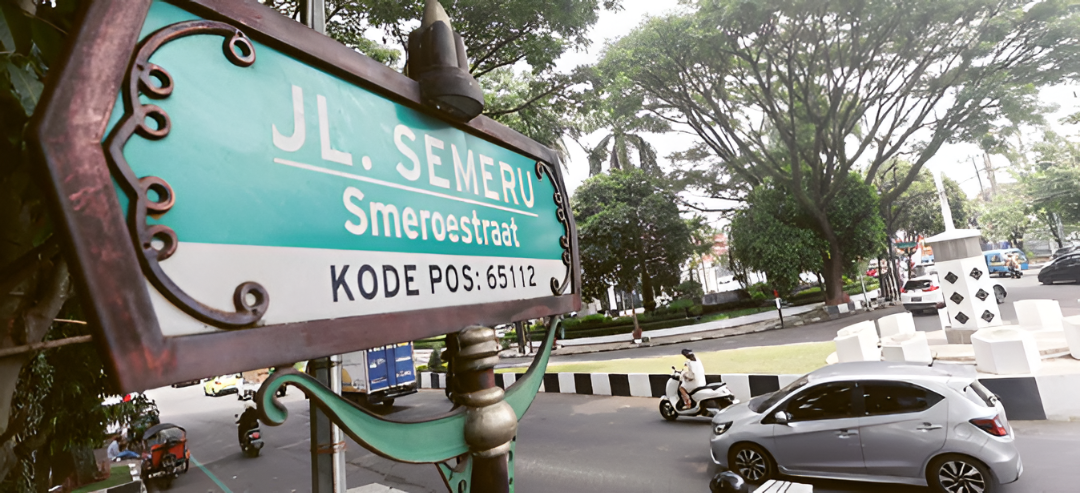BAKAL DITUTUP: Sejumlah kendaraan melintas di Jalan Semeru kemarin siang. Dishub bakal menutup jalan  di sana untuk mendukung acara Harlah NU pada 7 Februari mendatang.