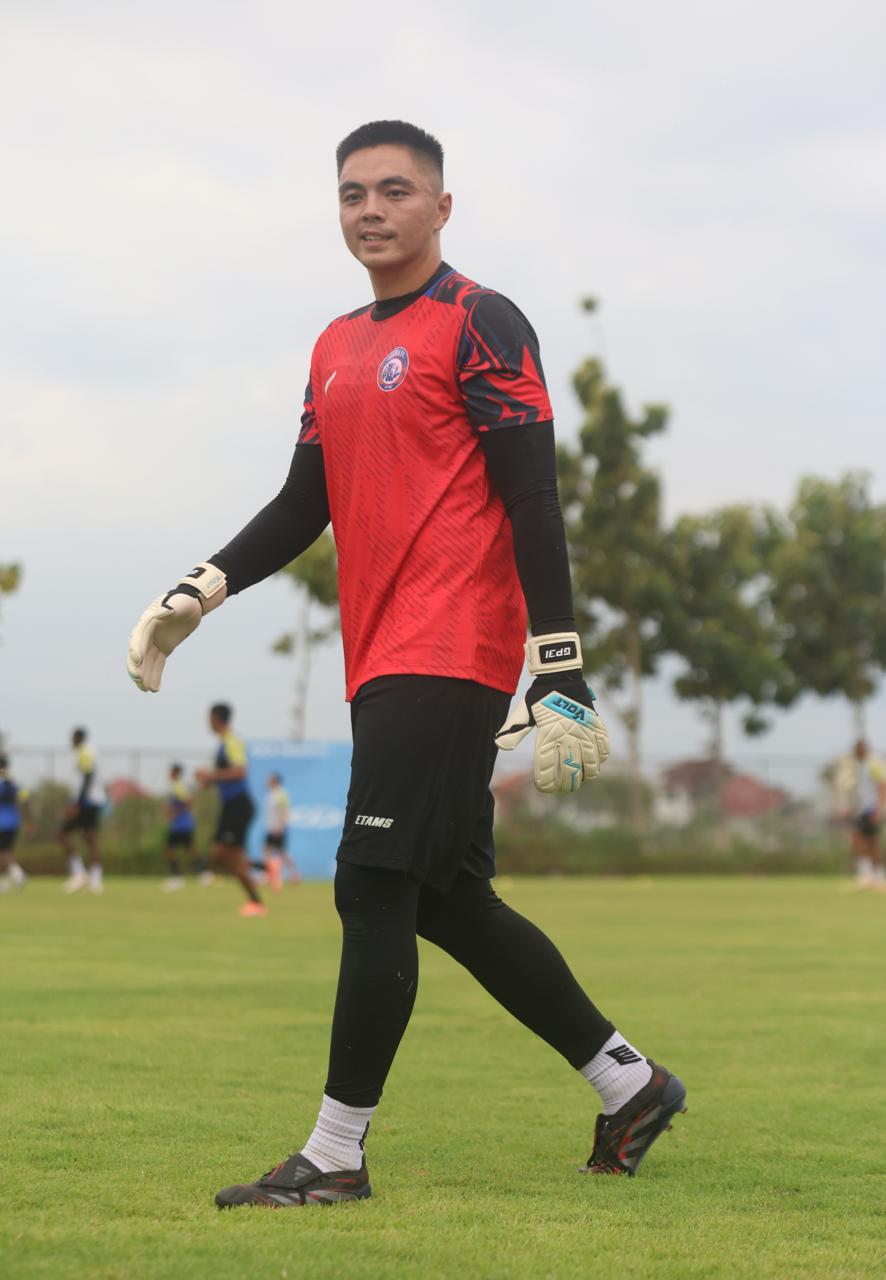 WAJIB UNJUK GIGI: Gianluca Claudio Pandeynuwu bersiap menjalani sesi latihan di Dream Football Pitch, beberapa waktu lalu.