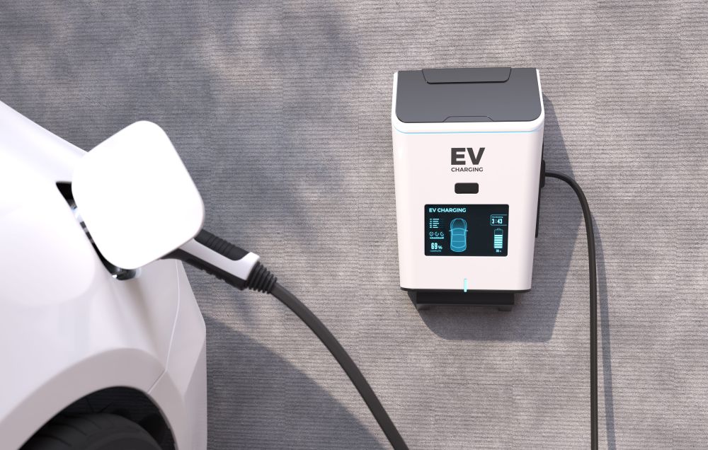 MURAH & HEMAT: Lebih murah dari SPKLU, para pengguna mobil listrik di Malang kini ramai pasang home charging. (Freepik)
