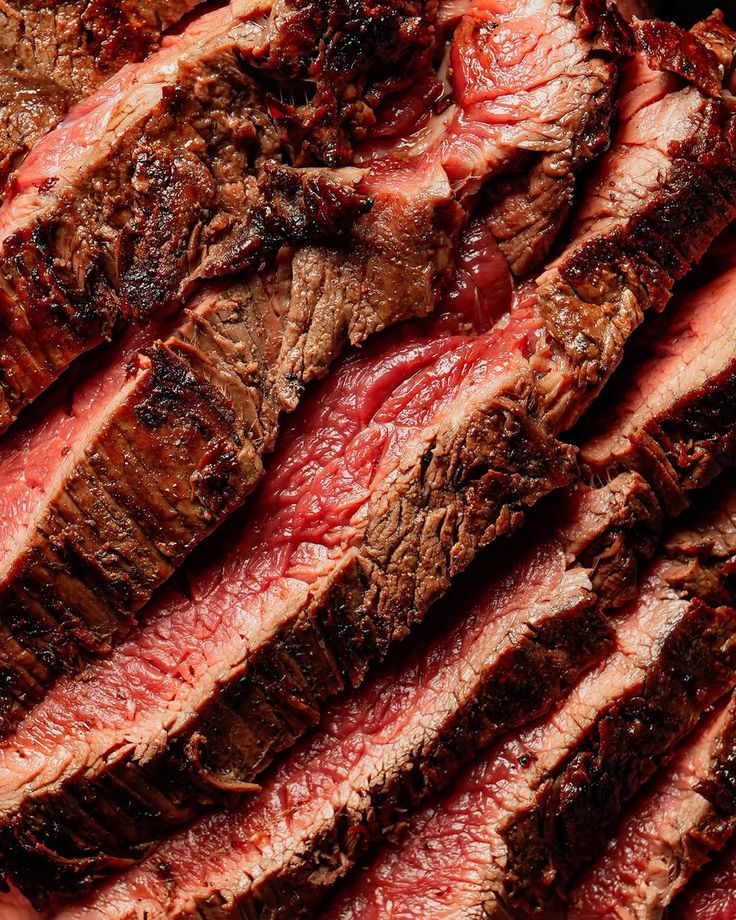 SENTUHAN PREMIUM: Ilustrasi sajian steak dengan tingkat kematangan medium rare yang menggugah selera. (Pinterest)