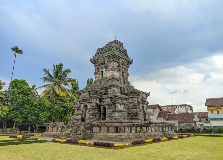Ilustrasi Candi Singasari. Sumber: Instagram @candi_singosari