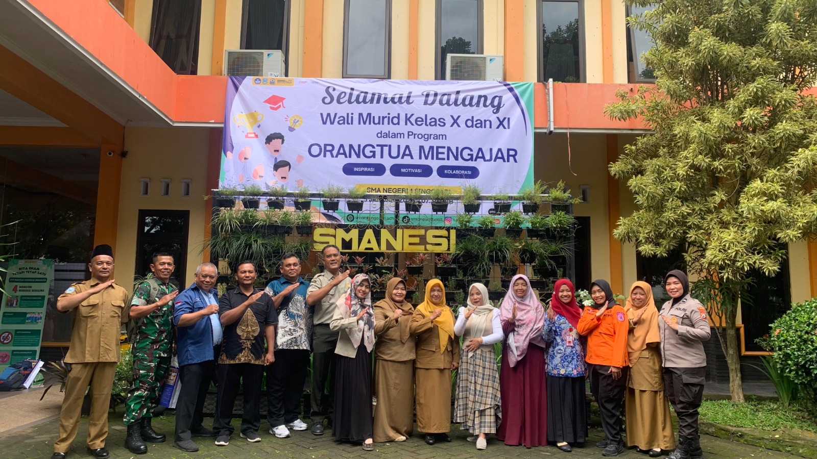 KOMPAK: Kebersamaan wali murid saat program Orang Tua Mengajar di SMAN 1 Singosari.