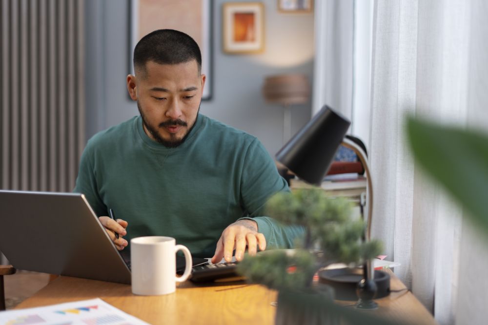 KERJA FLEKSIBEL: Side Hustle merupakan salah satu pekerjaan sampingan yang bersifat fleksibel dan proyek yang tidak terikat dengan jam kerja kaku pada perusahaan konvensional. (Freepik)