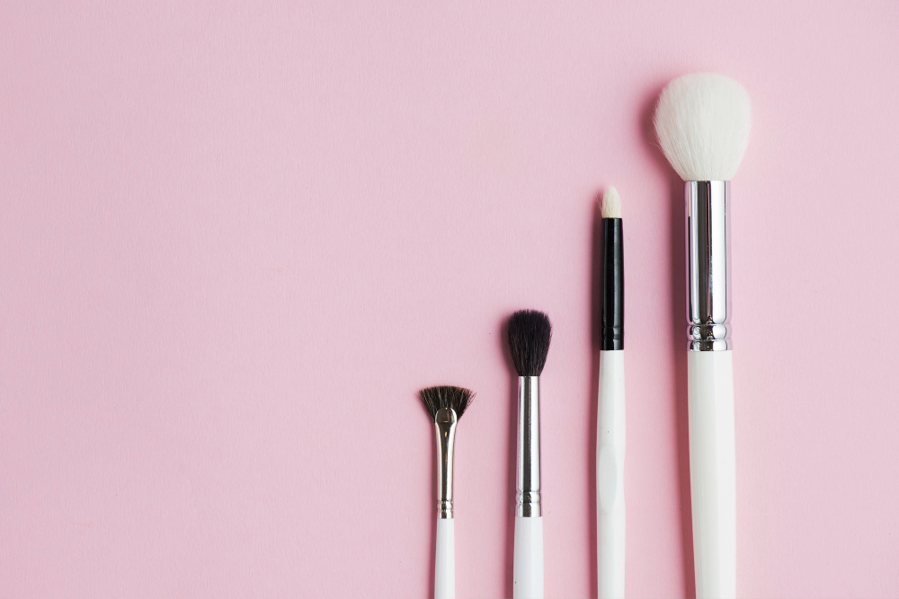 Kuas makeup dapat lebih kotor dari  dudukan toilet. (freepik)