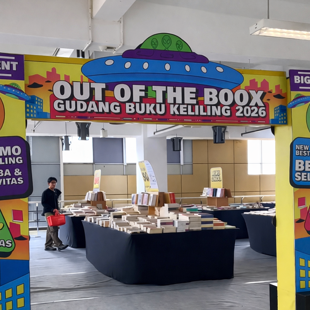 OBRAL MURAH: Out of The Boox Malang di MCC lantai 4 menjual berbagai jenis buku dan media pembelajaran dengan harga murah. (Tiktok: ferliza.nuraisyah)