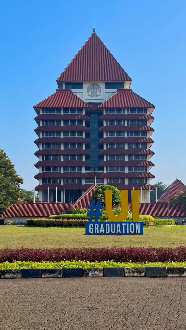 Tiga perguruan tinggi terbaik Indonesia, Universitas Indonesia, Universitas Gadjah Mada, dan Institut Teknologi Bandung (Pinterest @cyberhellllow)