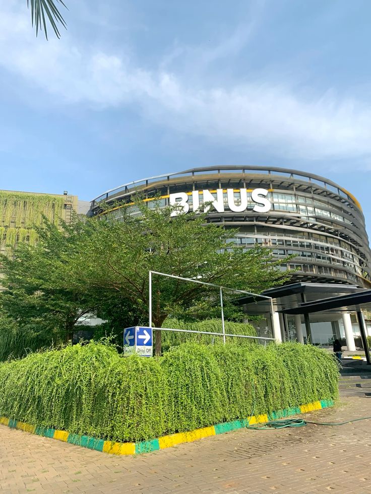 Lima universitas swasta terbaik di Indonesia versi QS World University Rankings 2026 (Pinterest @eundrthy)