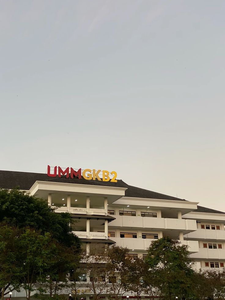 Deretan lima Perguruan Tinggi Swasta terbaik di Malang versi University Ranking by UniRanks 2026. (Pinterest @Muthhz)