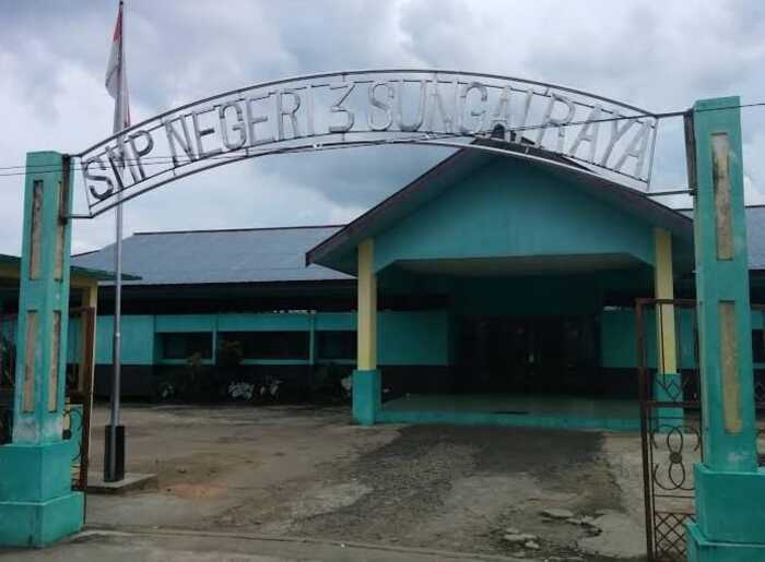 Peristiwa petasan meledak dan pelemparan bom molotov di SMPN 3 Sungai Raya. Sumber: Google Maps.