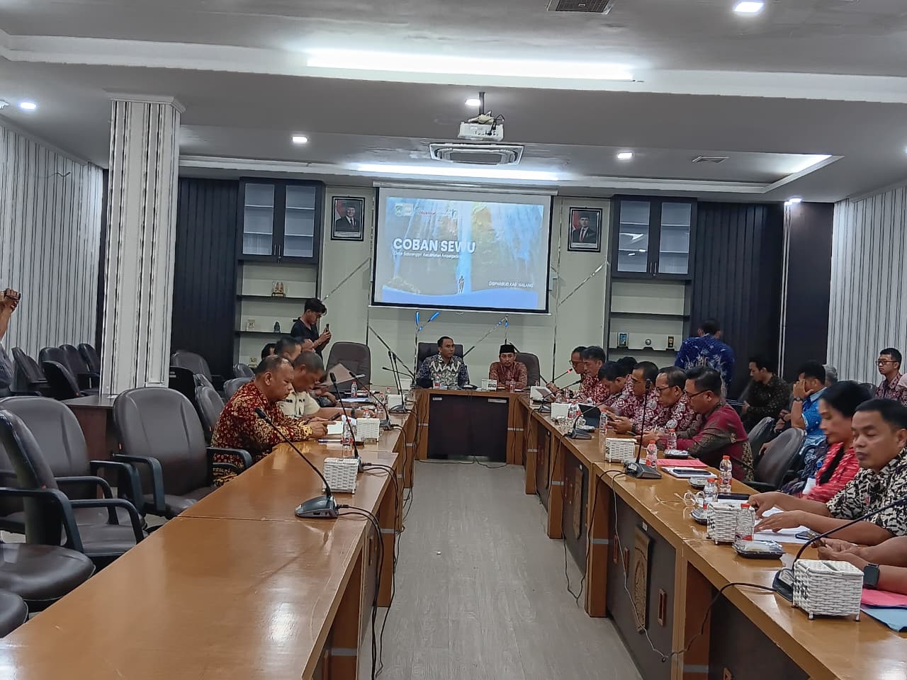 URAI MASALAH: Rapat Dengar Pendapat Umum (RDPU) digelar DPRD Kabupaten Malang bersama 12 perangkat daerah (PD), kemarin.