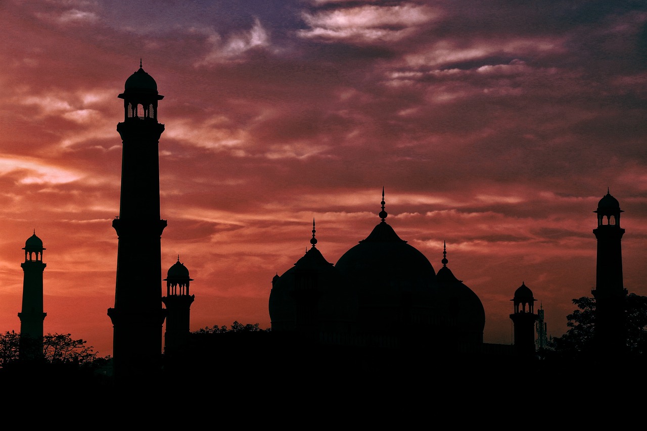 Penentuan awal puasa Ramadan 2026 menurut NU dan Muhammadiyah. (pixabay/qkcreativity92)