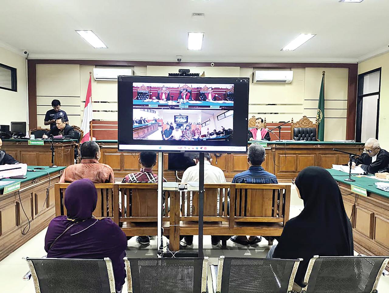 MUNCUL FAKTA BARU: Suasana persidangan perkara dugaan korupsi pengadaan lahan Politeknik Negeri Malang di Pengadilan Tipikor PN Surabaya Kelas 1A Khusus, Sidoarjo, Kamis (5/2). (Kejari Kota Malang)