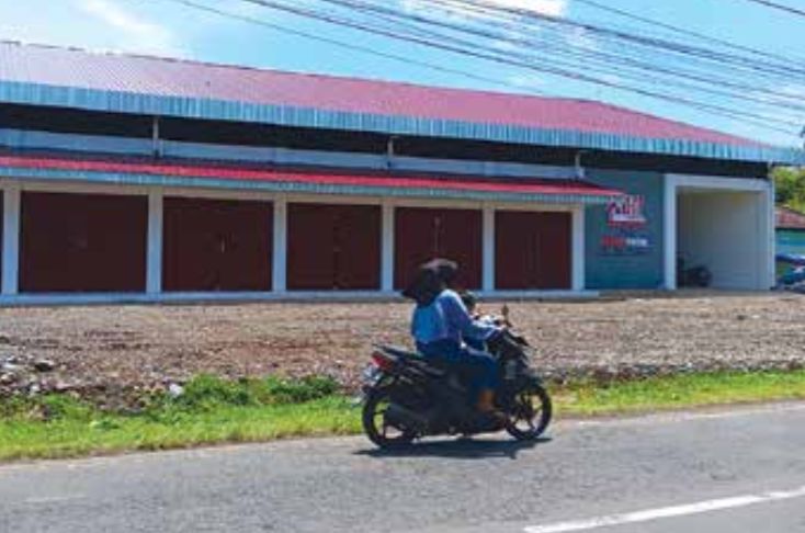 YANG LAIN DIKEBUT: Pembangunan gerai untuk KDMP Kedungpedaringan, Kecamatan Kepanjen dipastikan tuntas. Indah Mei Yunita / Radar Kanjuruhan