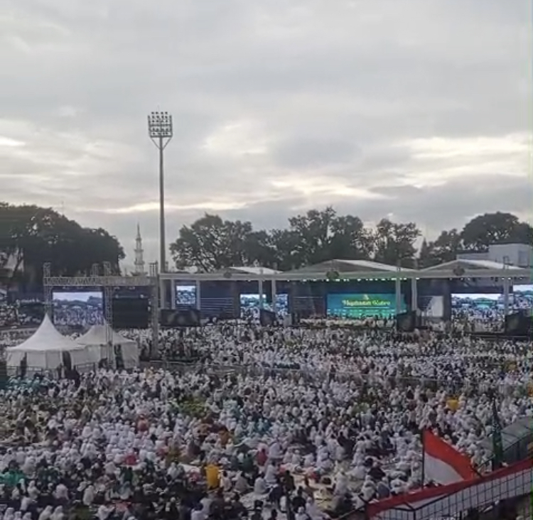 Suasana Stadion Gajayana dipadati jamaah Harlah 1 Abad NU. (Darmono/Radar Malang)