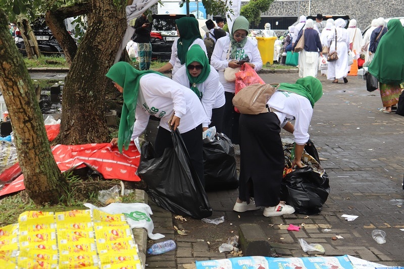 Khidmat untuk NU, DPC PKB Kabupaten Malang Gelar Aksi Bersih Pasca Mujahadah Kubro