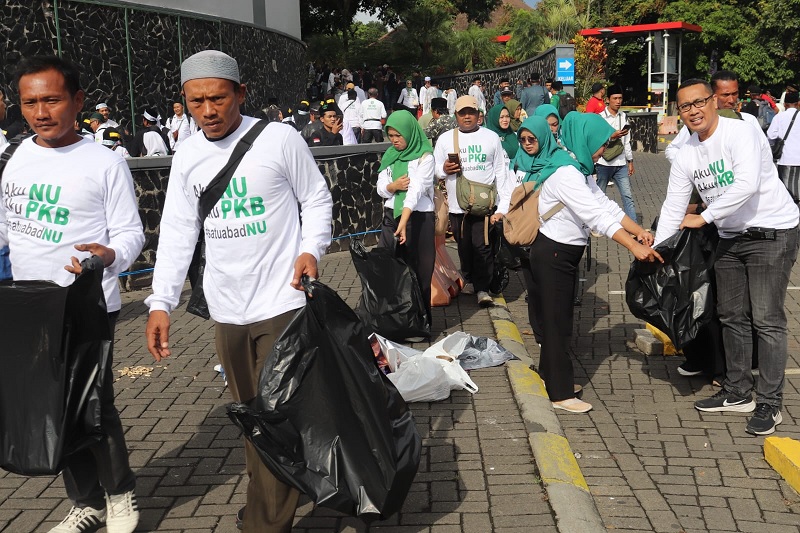 Khidmat untuk NU, DPC PKB Kabupaten Malang Gelar Aksi Bersih Pasca Mujahadah Kubro
