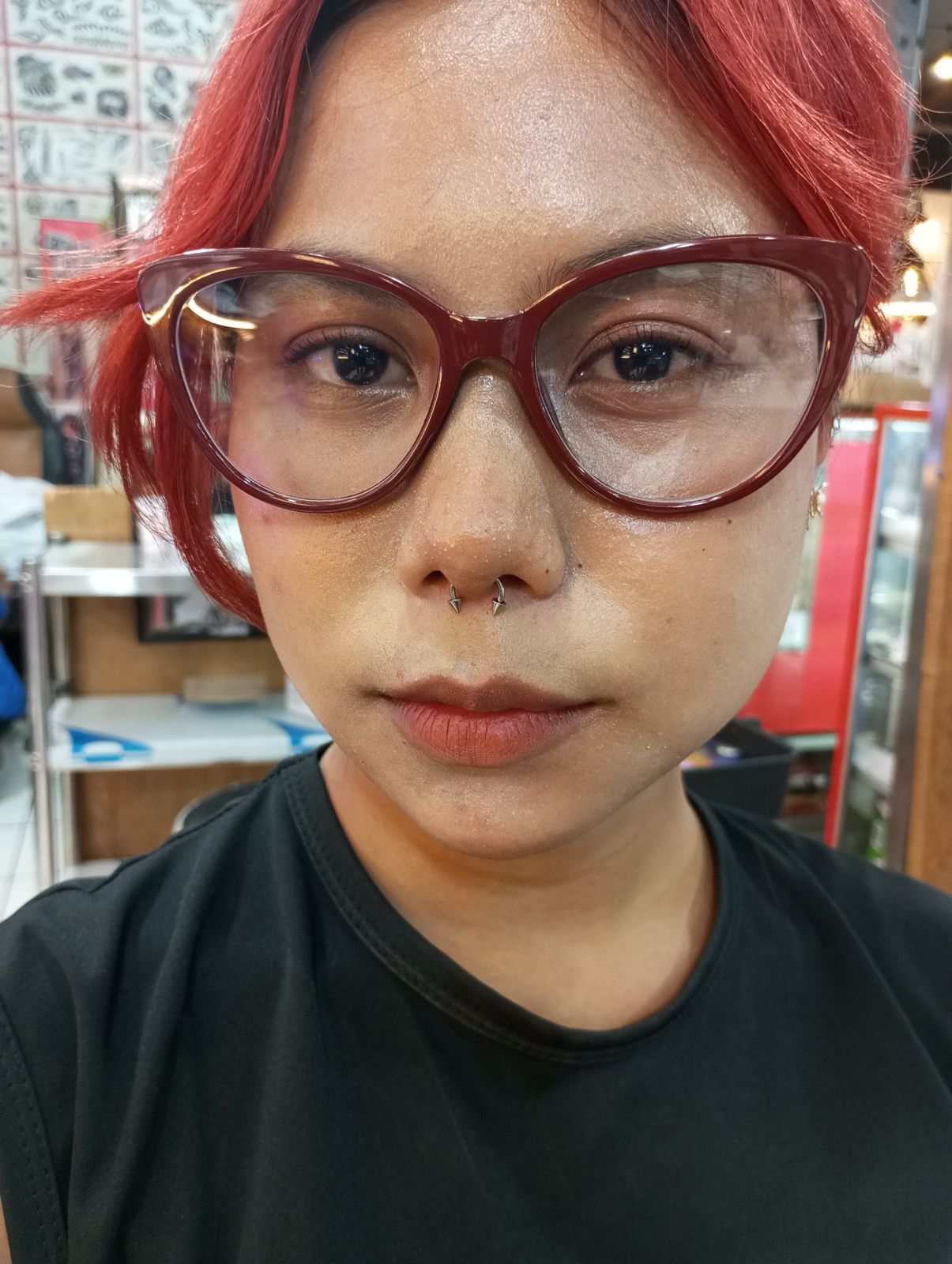 KEKINIAN: Tindik di bagian hidung  dipilih sebagian anak muda karena lebih beda dan trendy.