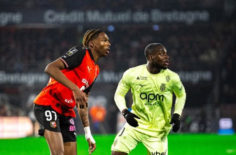 POTENSIAL: Bek muda Liverpool Jeremy Jacquet yang masih memperkuat Rennes dalam pertandingan di Ligue 1.