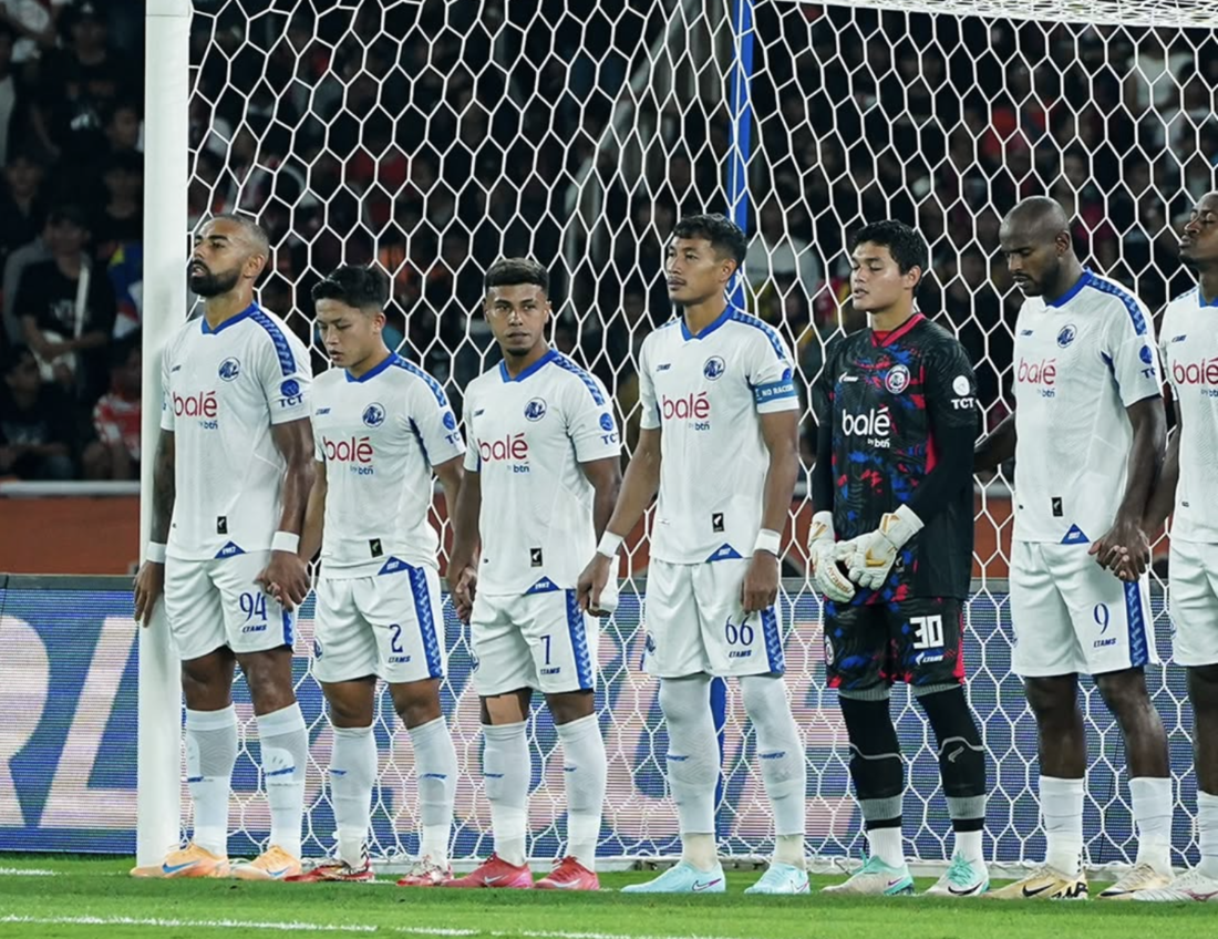 SINGO EDAN: Arema FC mengantongi 27 poin dan naik ke peringkat 9 setelah menumbangkan sang Macan Kemayoran kemarin. (Instagram @aremafcofficial)