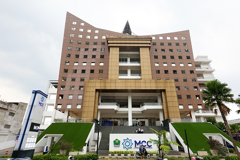 MEMBEBANI APBD: Gedung Malang Creative Center (MCC), Jalan A. Yani, Blimbing tampak depan kemarin (9/2). Operasionalisasi menelan biaya Rp 7,5 miliar per tahun.