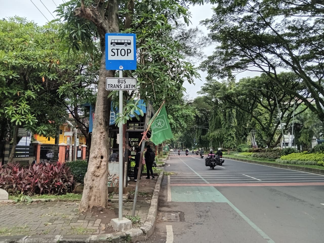 EFEKTIVITAS WAKTU: Terbukti jika TJ dapat menjadi solusi bagi mereka yang ketergantungan akan transportasi umum sebagai mobilitas harian mereka. (SATYA EKA)