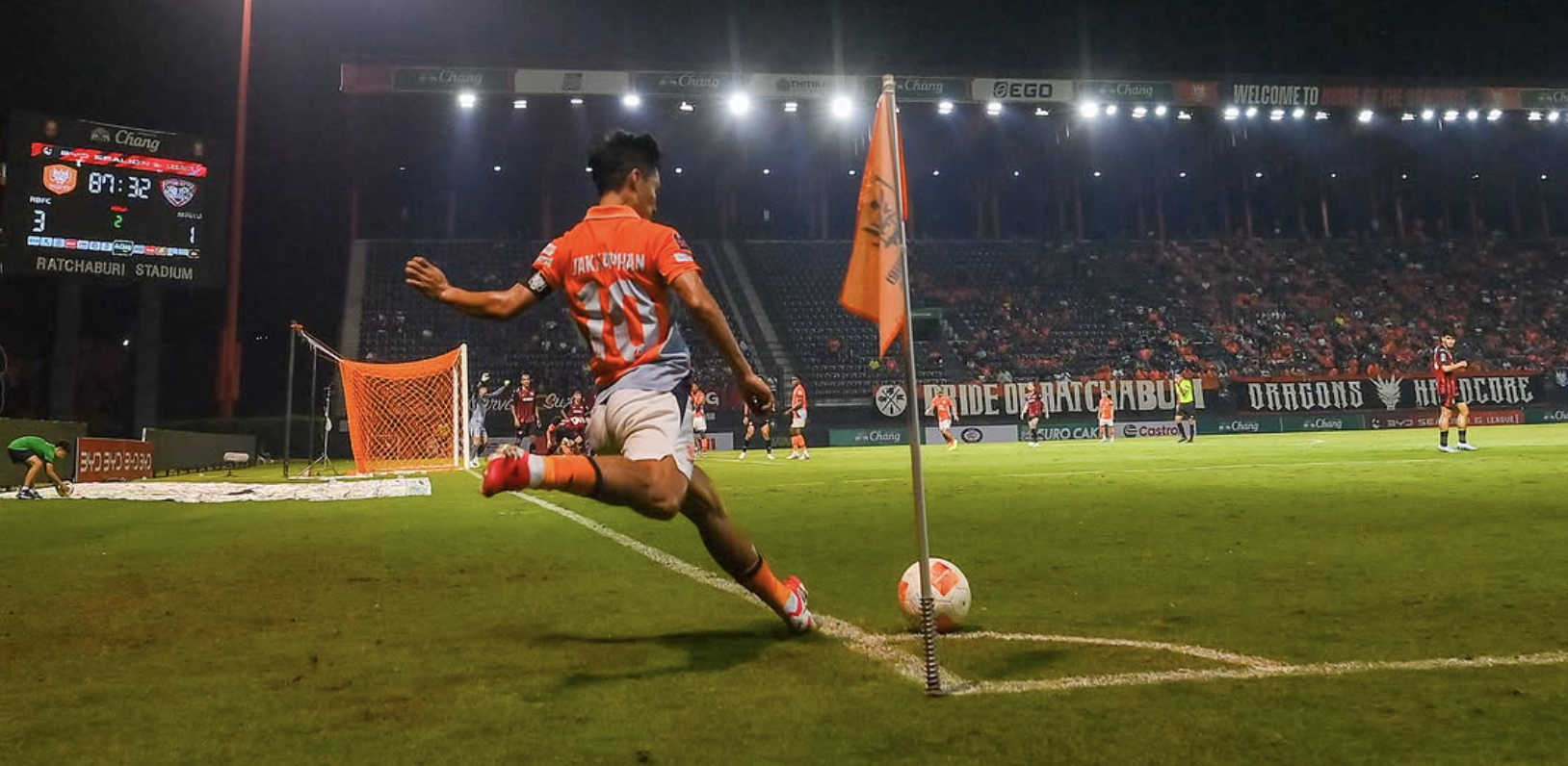 NEGERI GAJAH PUTIH: Ratchaburi FC akan menjalin duel sengit dengan Persib Bandung pada malam hari ini. (Instagram @ rbfcofficial_)