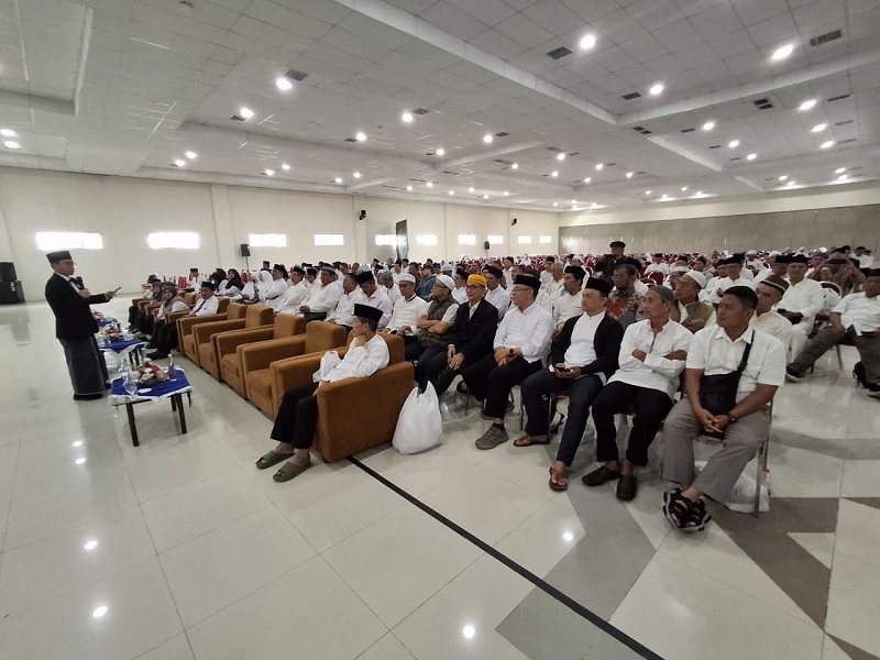 TAHAP AWAL: Sebanyak 1.201 calon jamaah haji asal Kota Malang mendengarkan materi manasik haji di Gedung Graha Purva Praja atau eks Islamic Center, Selasa (10/2).