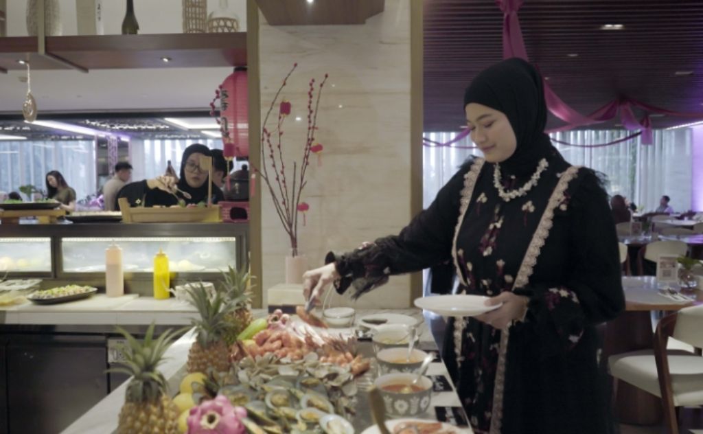 LENGKAP: Ramadan buffet bertajuk &ldquo;Treasures of the Silk Road&rdquo;, dengan lebih dari 150 pilihan sajian mulai dari hidangan Indonesia, Western, Asian, hingga Middle Eastern.