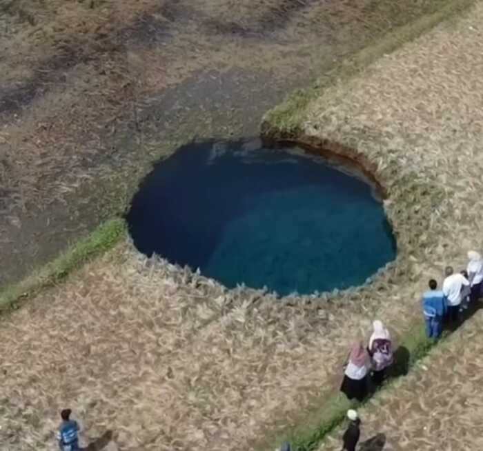 Sinkhole muncul di Jurang Tepi, Limapuluh Kota, Sumbar. Sumber: Instagram/@ghaardii