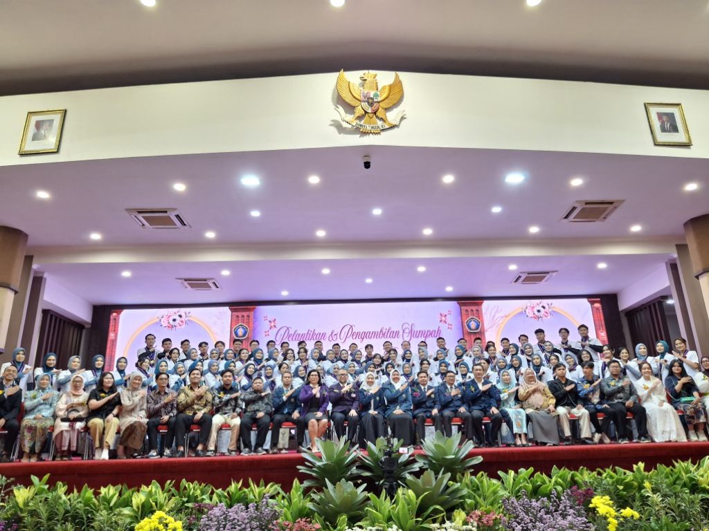 BERPRESTASI: Fakultas Kedokteran Hewan (FKH) Universitas Brawijaya mengukuhkan 86 dokter hewan baru di Gedung Samantha Krida UB, kemarin (12/2).