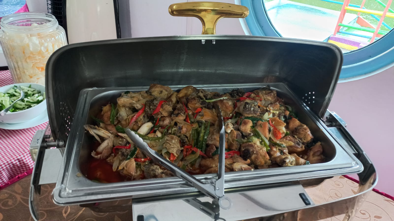 LEZAT: Menu ayam mentega salah satu andalan karena kelezatan rasanya.