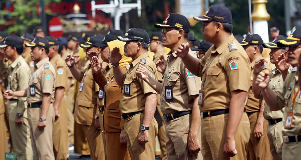 TAK ADA REKRUTMEN: Para ASN menjalani apel pagi secara rutin di halaman Balai Kota Malang beberapa waktu lalu.