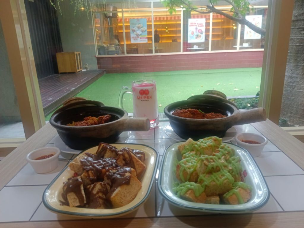 LEZAT: Nasi Kebuli Claypot Ayam Rempah yang menghadirkan cita rasa rempah klasik.