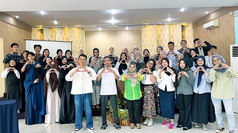 ANTUSIASME: Peserta pelatihan Citizen Journalism Batch ll setelah mendapatkan materi di Sengkaling Convention Hall kemarin (16/2).