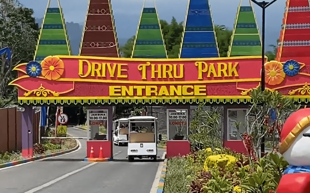 EDUKASI TANPA CAPEK: Kini di Jawa Timur Park tersedia wahana baru bernama Drive Thru Park. (Youtube: Arafat Kiki)