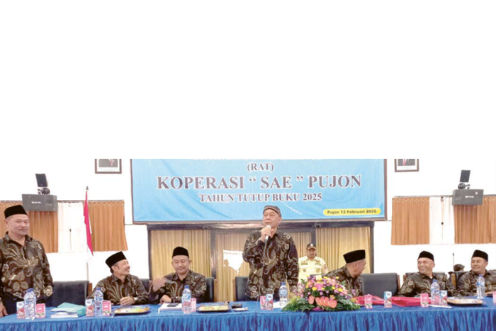 LAPORAN: Pengurus Koperasi Susu SAE Pujon menyampaikan laporan di hadapan para anggota.