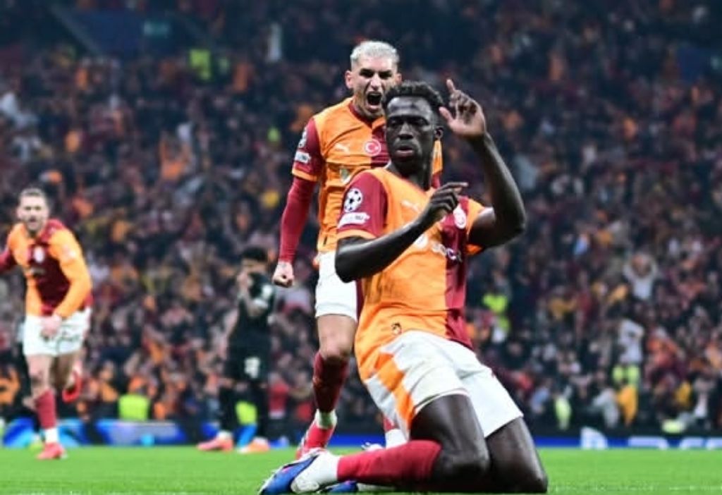 LAYAK DIRAYAKAN: Davinson Sanchez sukses mencetak gol ke gawang Juventus untuk mengantarkan kemenangan 5-2 bagi Galatasaray.