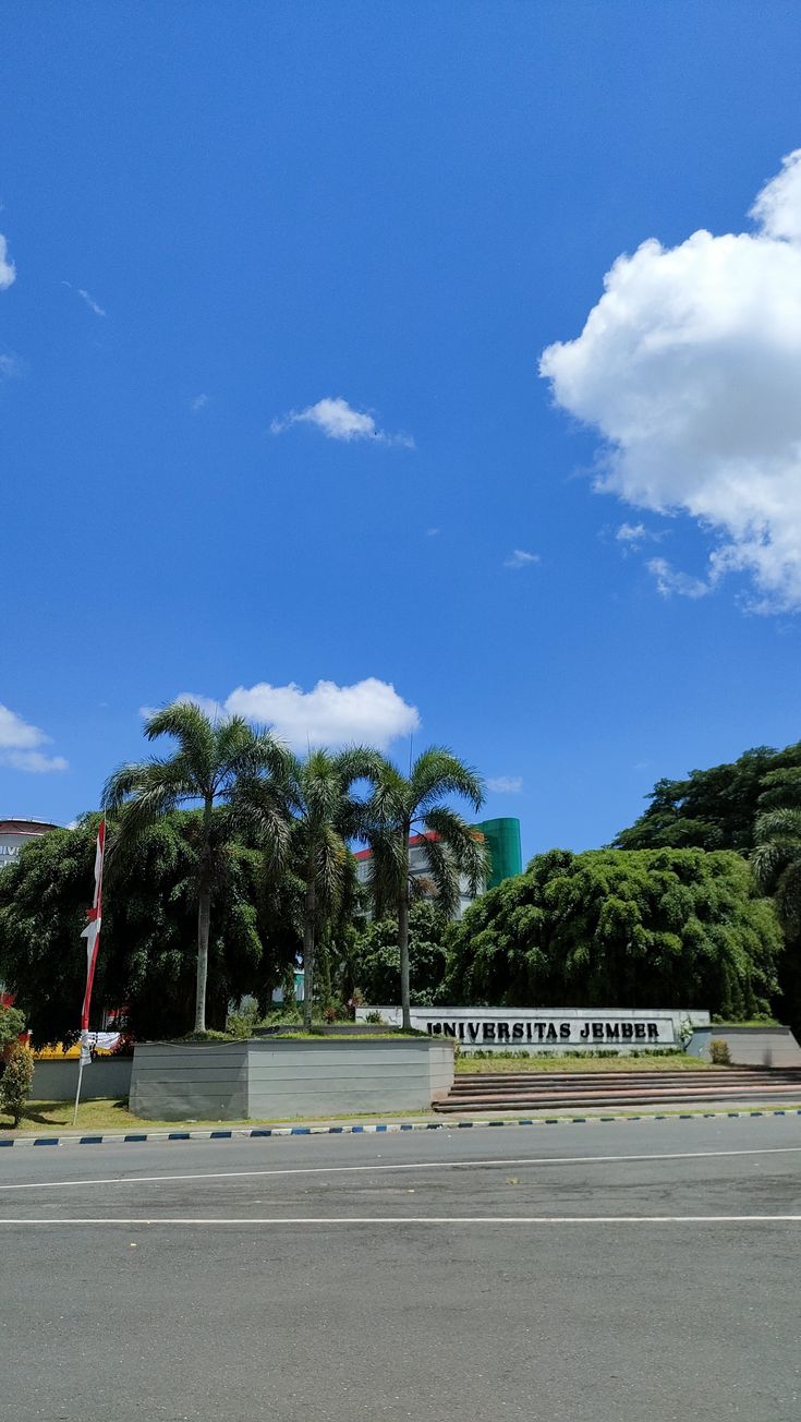 Deretan pusat lokasi UTBK Jawa Timur mulai UNEJ-UPN Veteran Jawa Timur. (Pinterest @blueberrycookies23)