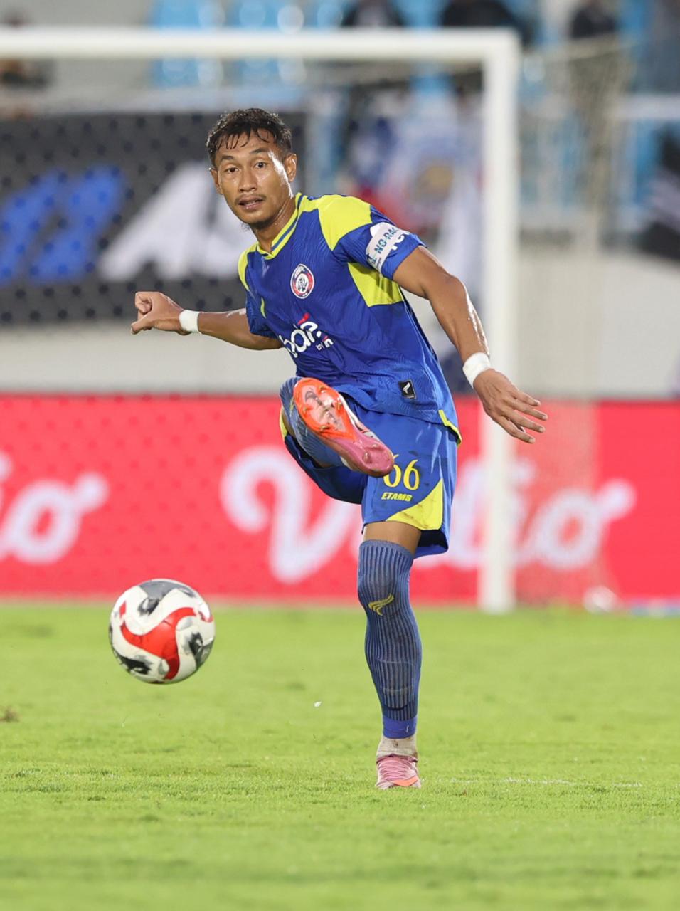 PUNYA JIWA KEPEMIMPINAN: Hansamu Yama Pranata ditunjuk sebagai kapten dalam laga BRI Super League melawan Semen Padang di Stadion Kanjuruhan beberapa waktu lalu.