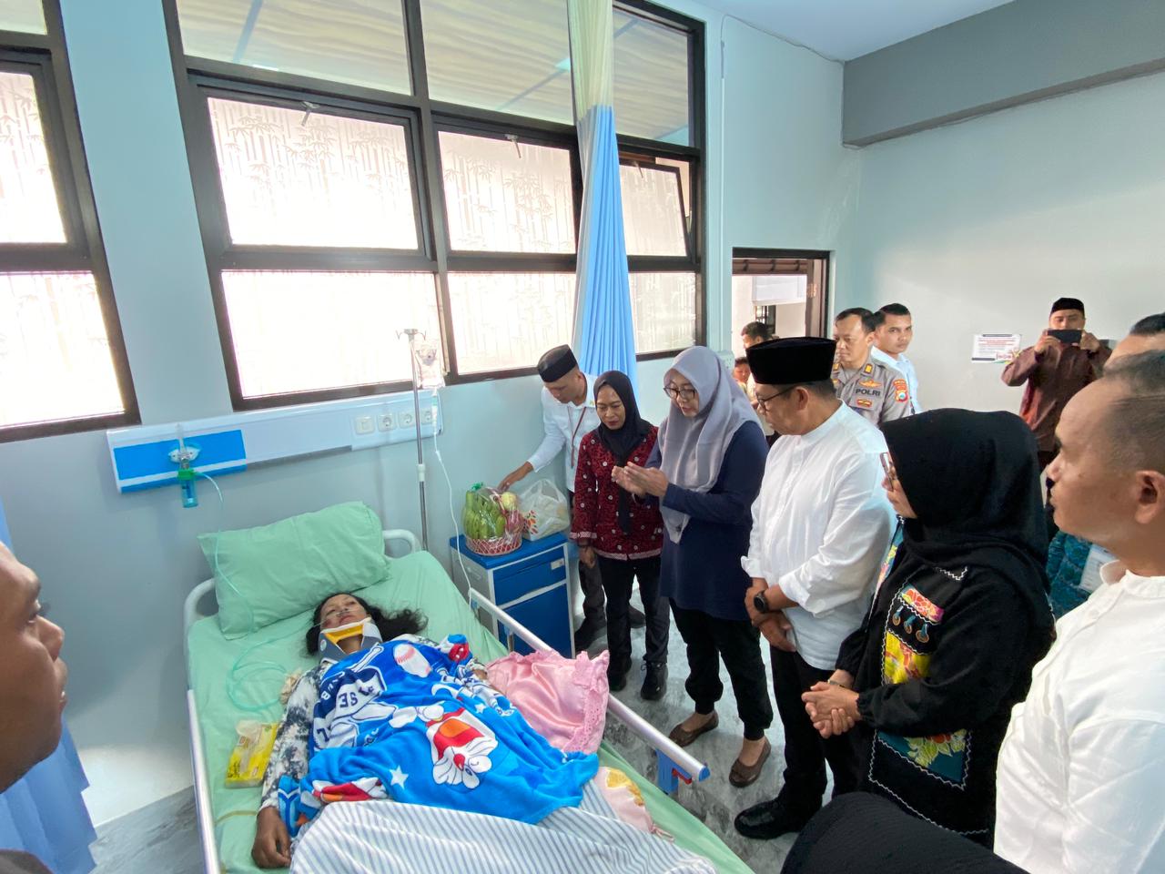 Kondisi salah satu korban kecelakaan truk rem blong yang dirawat di RS Bahayangkara Batu pada Kamis (19/2). (Rori Dinanda Bestari/Radar Malang)